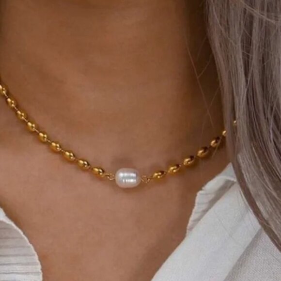 Gold Oval Beaded Necklace with Natural Baroque Pearls - Picture 4 of 4